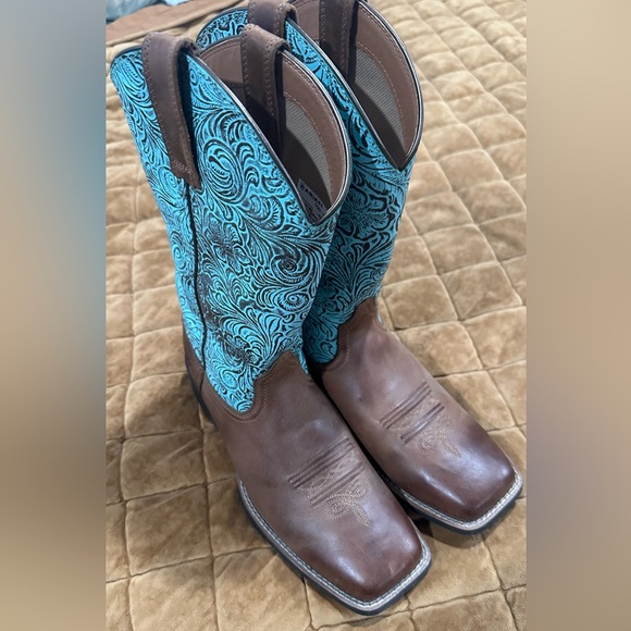Women’s Ariat boots - Picture 2 of 6